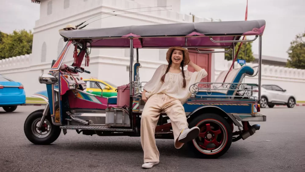 tuk-tuk-rides-in-bangkok-2048x1306.jpg
